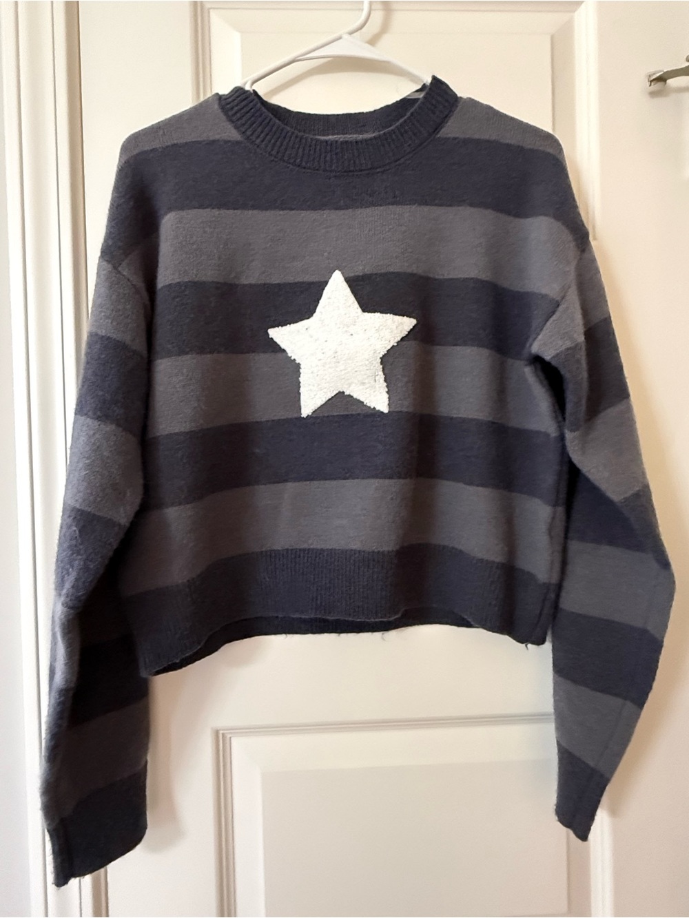 Urban Weekend Striped Star Cropped Knit Sweater Top Gray Black Size Small